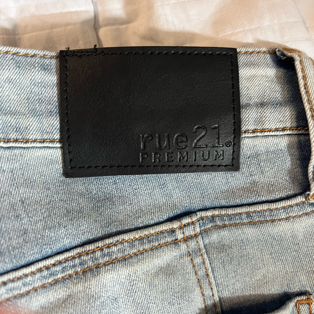 RUE 21 Mens Jeans. Size 34x32. Worn twice, kept in good condition. Smell new.